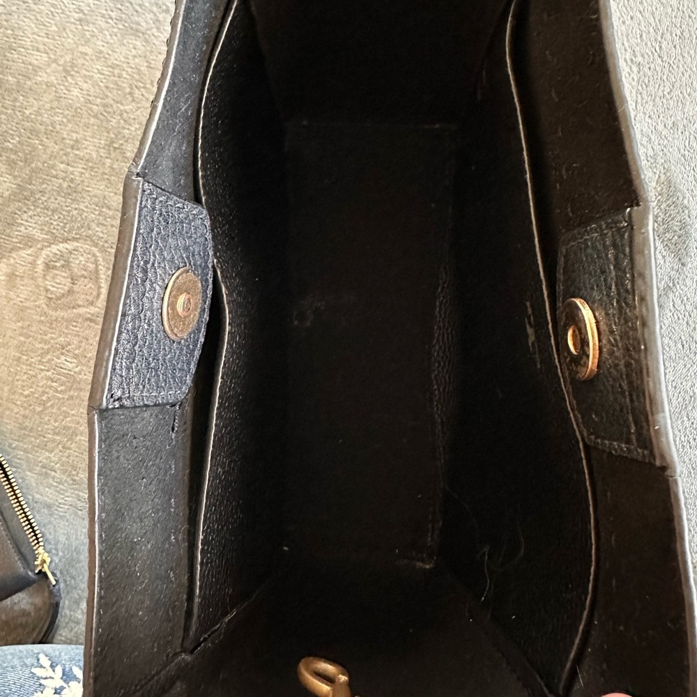 Tory Burch McGraw Pebbled Leather Bucket Bag | Black | Gold Hardware - Picture 12 of 15